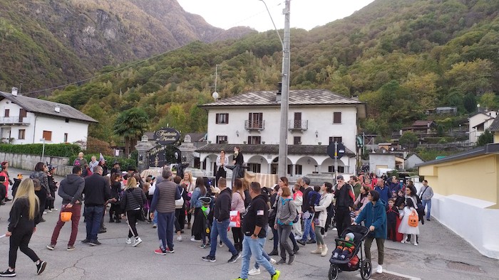 Il weekend di Halloween a Rumianca, la frazione intera in festa - FOTOGALLERY