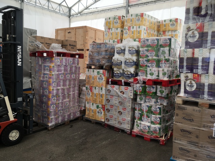 Dalla Kimberly-Clark un tir carico di prodotti per le famiglie in difficoltà del VCO