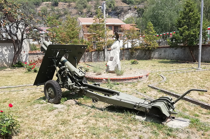 Il primo colpo di cannone contro i tedeschi dopo l'armistizio. Serata al Chiostro