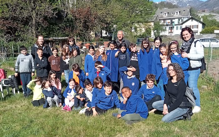 I ragazzi della scuola Milani a lezione di orticoltura da Slow Food