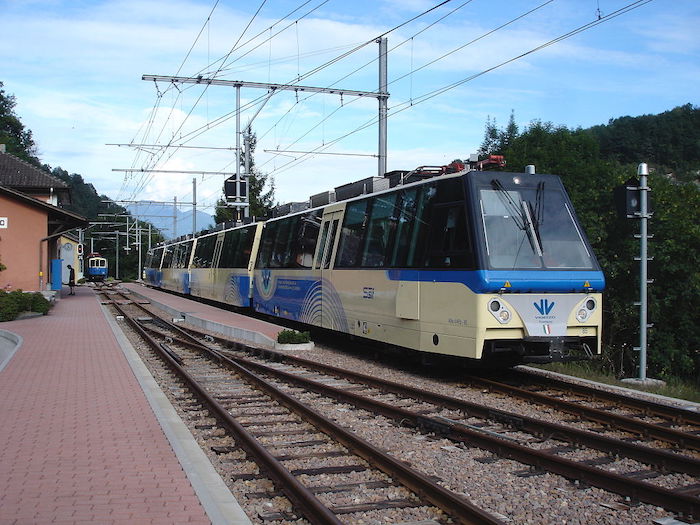 Sospeso il traffico ferroviario sulla linea Domodossola-Locarno. Studenti in bus