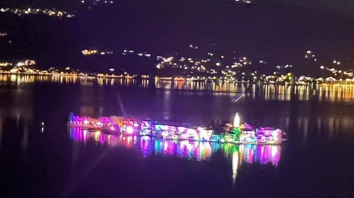Luci multicolore sull'Isola Pescatori, l'inizitiva di Distretto e Comune  