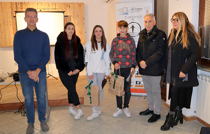 Premiati i tre giovani vincitori del concorso fotografico "Con i tuoi occhi"
