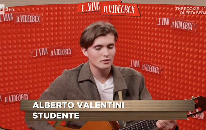 Alberto Valentini canta Concato su Rai 2, un emozionante "Ti ricordo ancora" 
