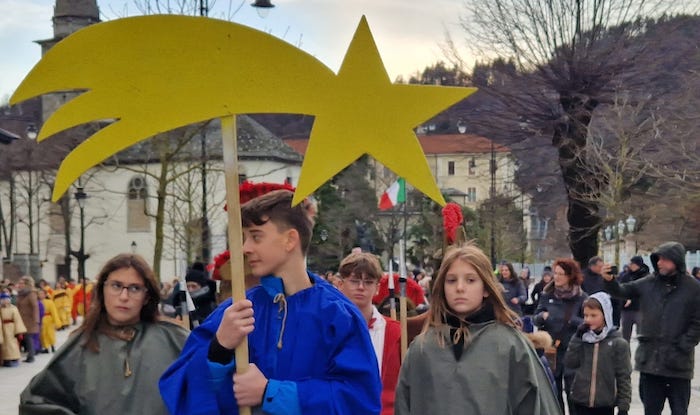 La Sacra Rappresentazione delle scuole Rosmini per le vie della città - Video 