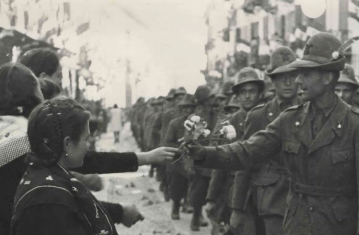 La medaglia della memoria a Mario Bussoni, l'alpino di Bognanco che tornò dal lager