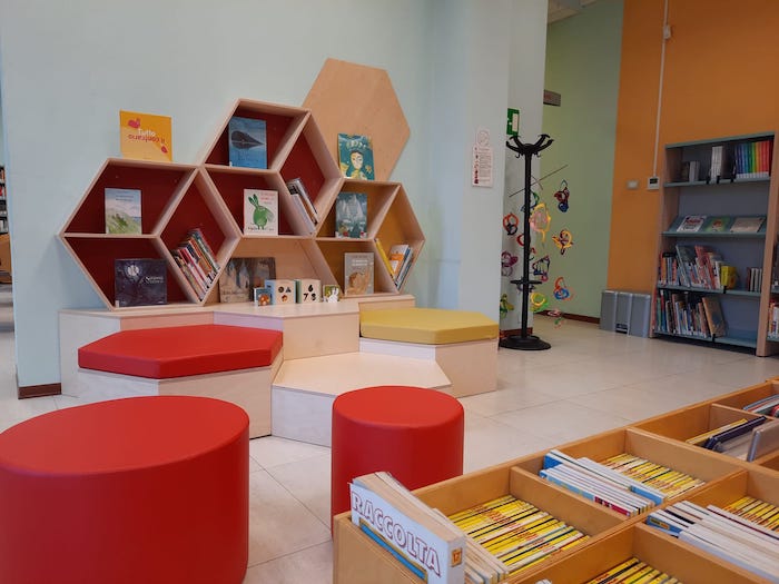 Più accogliente l'area bambini della biblioteca, e sabato torna Nati per Leggere