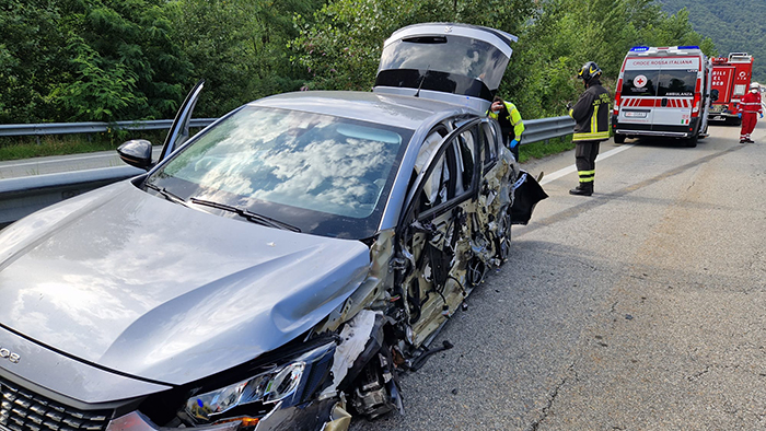 Miracolati dalla prontezza dell’autista del Tir i 3 ragazzi sull’auto sulla ss33