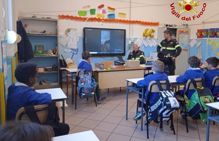 Vvf nelle scuole del Vco: visite in 20 classi. Per 500 alunni gita alla sede 