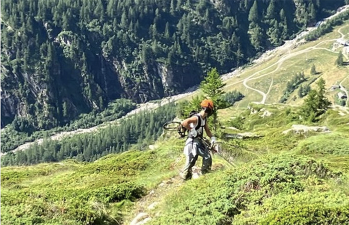 Macugnaga: pulizia dei sentieri grazie al Cai e l’Amva. Foto