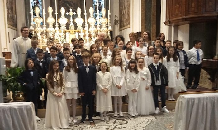 Domodossola, la prima comunione di 40 bambini 