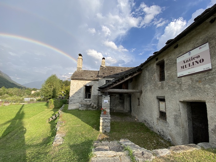 Il mulino di Zornasco diventa galleria per i giovani artisti