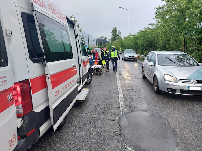 Domo: ciclista s'infortuna, ricoverato in codice giallo. Code in tangenziale