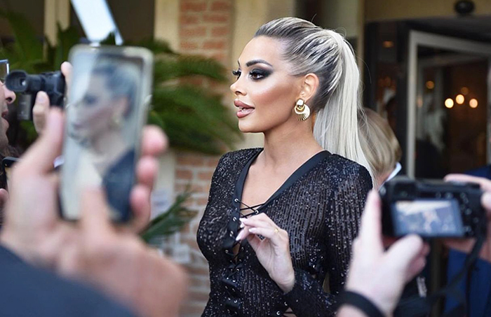 Selena Russo al Festival della bellezza in Ecuador: si cercano vestiti per i bambini