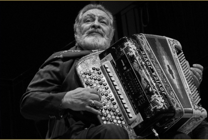 Le memorie dei viaggianti, la storia e la musica di Jovica Jovic a Intra