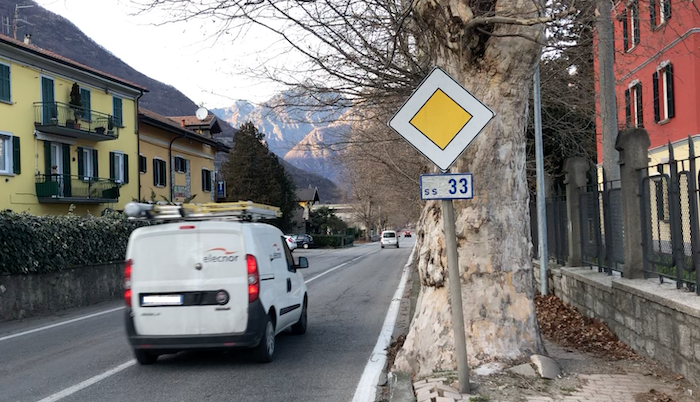 Ss 33: si posa la fibra ottica, un mese di senso unico alternato 