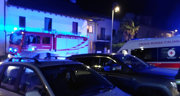 Anziana sola si sente male in casa. Intervento di Vigili del fuoco e ambulanza