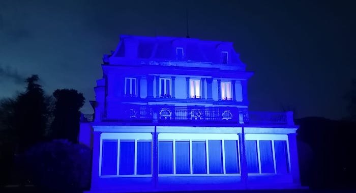 Giornata dei Diritti dell’Infanzia: Prefettura illuminata di azzurro