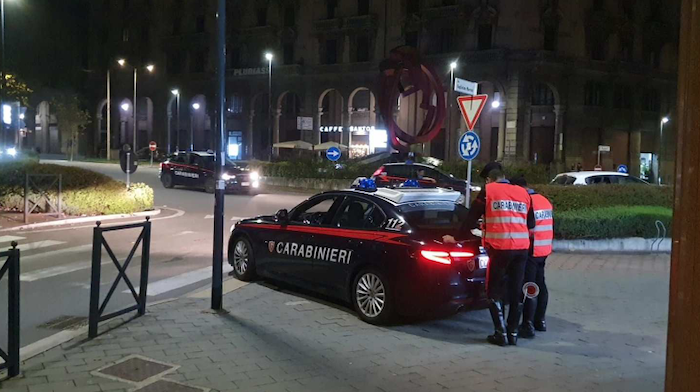 Aggressione e tentata rapina nella notte della movida, due arrestati 