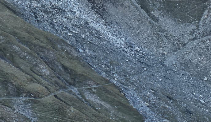 Sospese le ricerche sotto la frana in Formazza: buio e continui distacchi