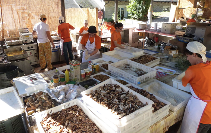 Sagra del Fungo: domenica col sole per la risottata e la sfilata di carri e gruppi
