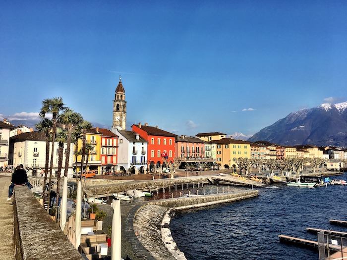 Ascona: camion abbatte passerella ciclopedonale, nessun ferito
