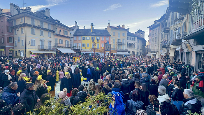 Carneval l’è rivascià inca stan...la poesia in dialetto sul Carnevale domese