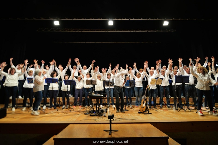 Il “Coro blu” dei Domodossola: eccellenza canora si esibisce solo per beneficenza