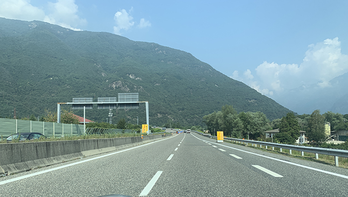 Una bulgara, classe '98, la motociclista finita contro il rail sulla ss33