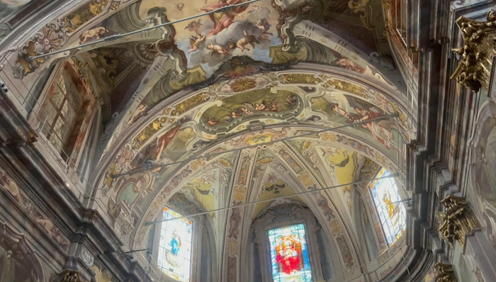 Il vescovo svela i restauri di San Vittore, la più bella chiesa del lago 
