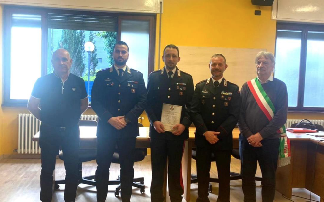 Grazie al maresciallo Sparascio: dal sindaco di Premosello attestato di stima 