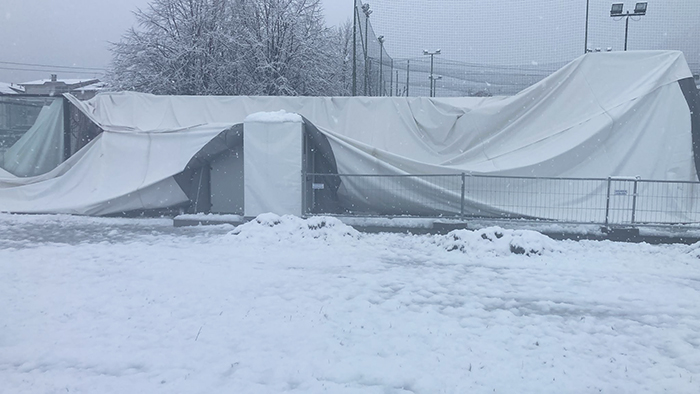 Crollata la copertura del campo da padel degli impianti domesi, troppa neve