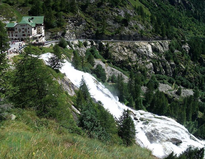 Suoni e luci alla Cascata del Toce: il doppio appuntamento del weekend