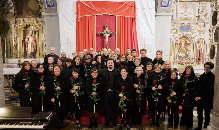 A Cossogno il debutto del Coro Amici Cantores, diretto da Damiano Colombo