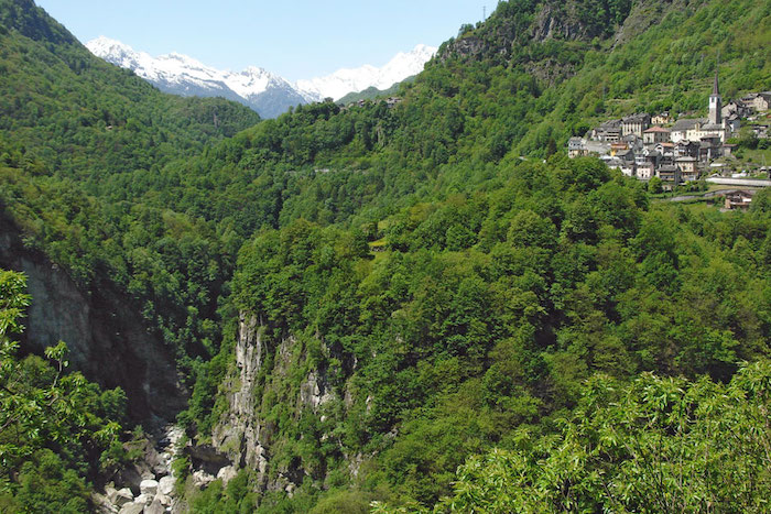 Valle Anzasca: lungo le vie dell'acqua e della fede