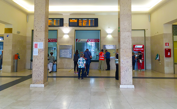 Festa in Svizzera, boom di presenze a Domo, disagi in stazione 