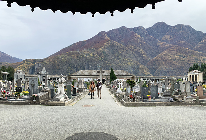Ognissanti col covid e senza messa al cimitero
