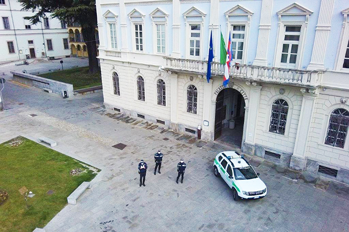 Multe da 280 euro a Domo per il caffè bevuto al banco, il gelato mangiato nel locale, ed i ragazzini che giocano