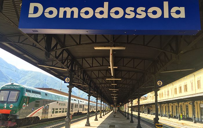 Domodossola: vestito da clown tenta di borseggiare un viaggiatore 