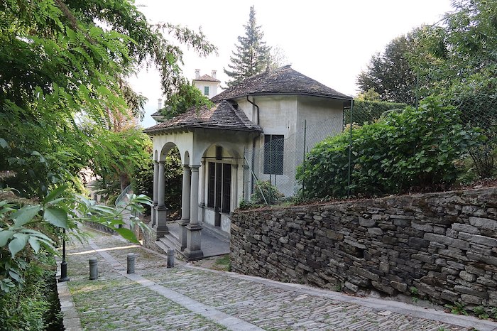 Sacro monte Calvario: restauri ai tetti in beola