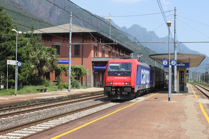 Si guasta un treno a Premosello, ritardi e disagi su tutta la linea 