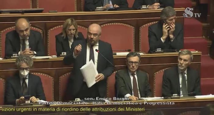 Blocco assegni familiari ai frontalieri, Borghi sollecita normativa ad hoc