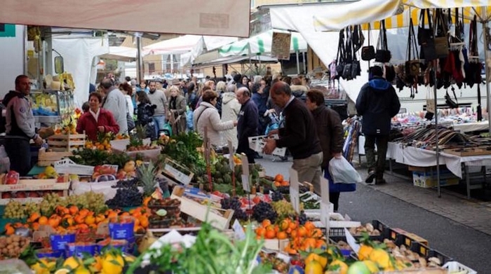 Vigilia di Natale col mercà scùetta a Intra 