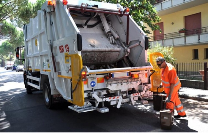 Rifiuti, in distribuzione a Stresa il sacco bianco 2020
