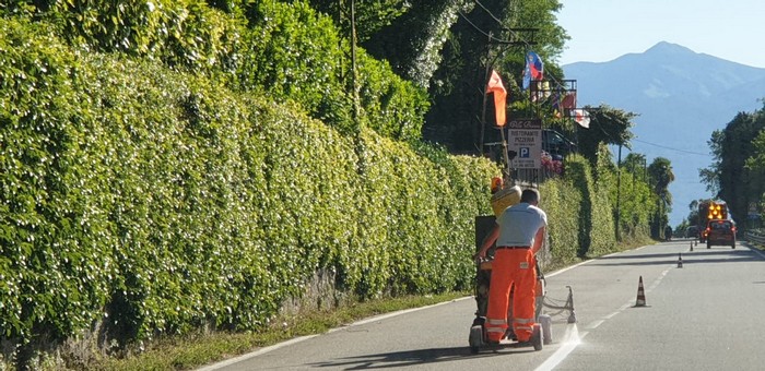 “Strisce” d’una domenica di quasi estate: sulla 34 spuntano il cantiere volante e le code (foto e video)