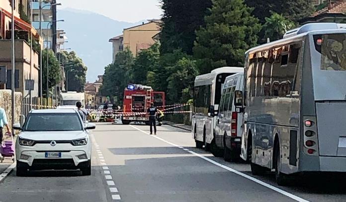 Un camper belga perde in strada benzina e gpl: chiuso viale Azari