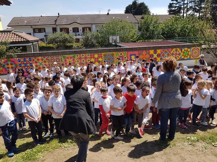 Arte come educazione: alle Tomassetti inaugurato il murales realizzato (anche) dagli alunni