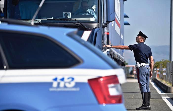 La Polstrada pronta a una settimana di controlli straordinari a camion e bus
