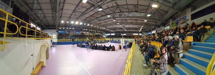 Palasport pieno per il Consiglio aperto sulla sanità (foto)