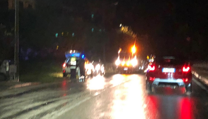 Tamponamento con invasione di corsia sulla statale: tre auto coinvolte